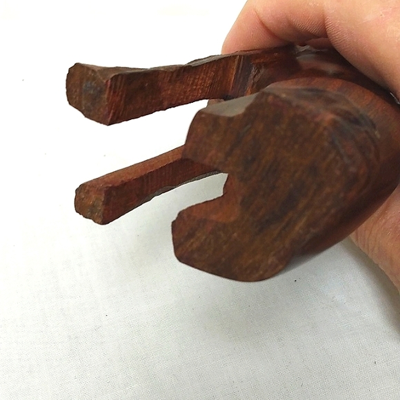 Vintage Wooden Lone Howling Hand Carved Wolf Figurine - Picture 7 of 9